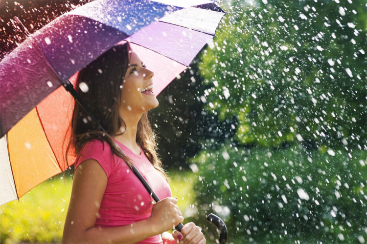 Oblačno sa kišom i pljuskovima, temperatura do 26