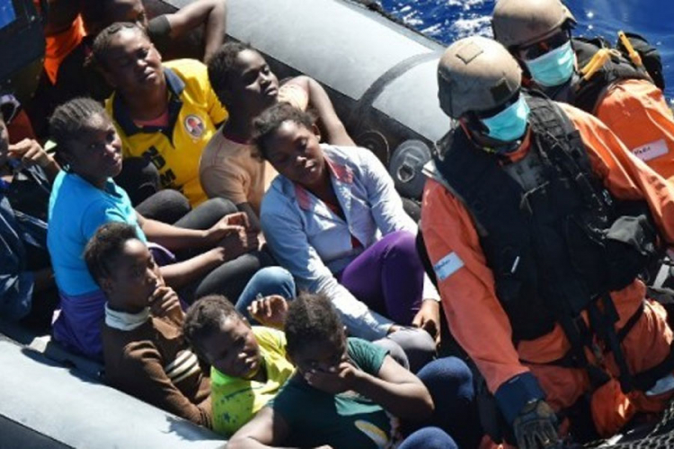 Italijanski spasioci našli tijela 15 migranata, do sada spasili  2.700 



