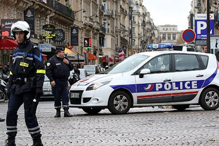 Pariz: Automobil pun plinskih boca nađen kod Notr Dama