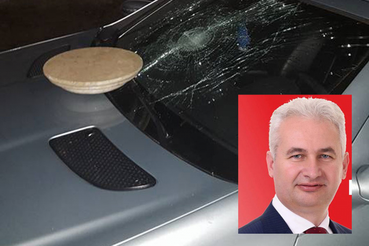 Kotor Varoš: Demolirali mercedes kandidatu za načelnika opštine (FOTO)