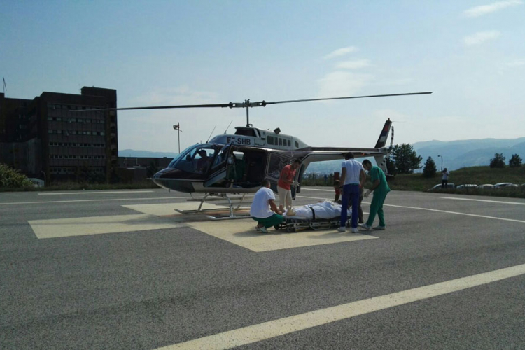 Helikopterom prevezli povrijeđenog suvozača