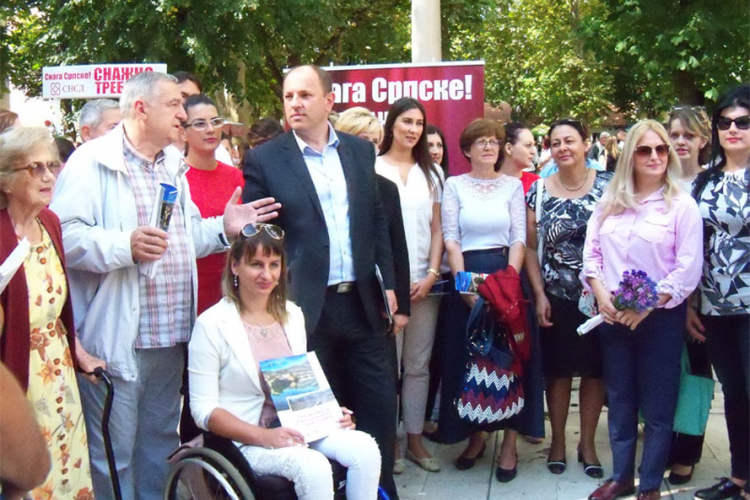 SNSD u Trebinju dijelio promotivni materijal i platformu za lokalne izbore