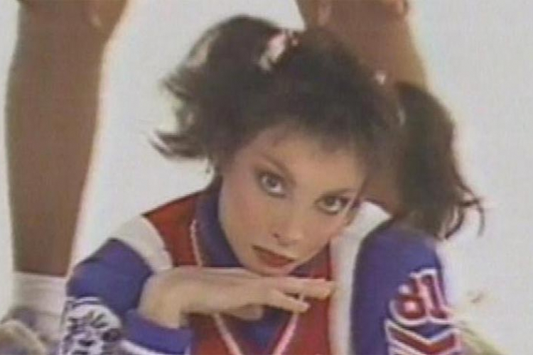 Pjevačica hita 'Hey Mickey' 'rastura' i sa 73 (VIDEO)