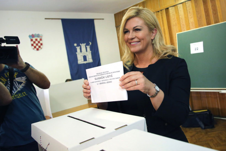 Kitarovićeva sa telefonom na glasanje