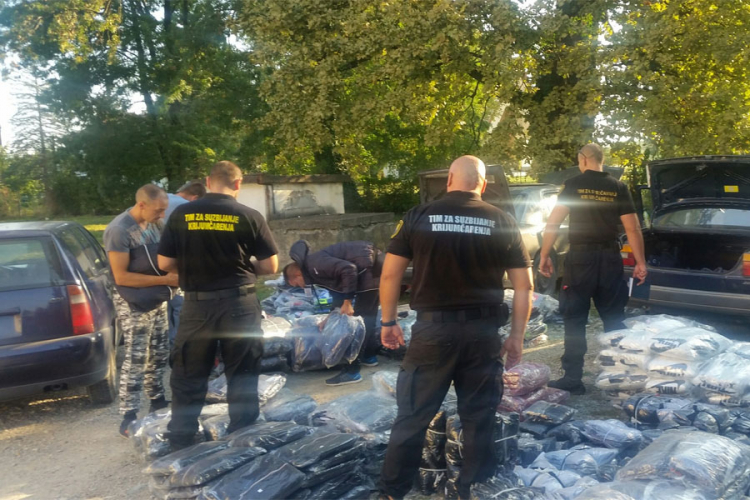 Iz Srbije švercovali sportsku opremu, torbe, parfeme i satove