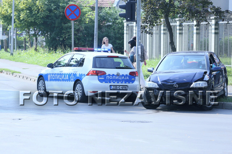 Udes kod zgrade Vlade RS u Banjaluci (FOTO)