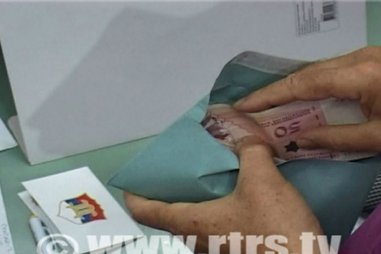 Penzionerima po 50 KM u jeku kampanje