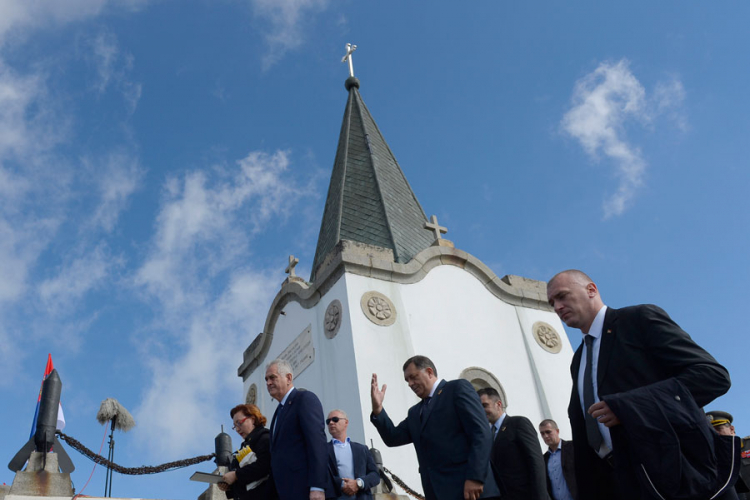Dodik i Nikolić položili vijence