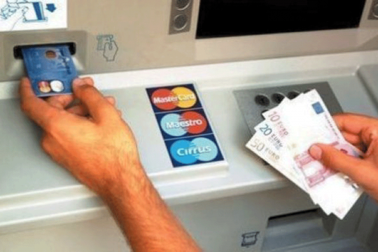 Hitna pomoć odvela pacijenta na bankomat (FOTO)