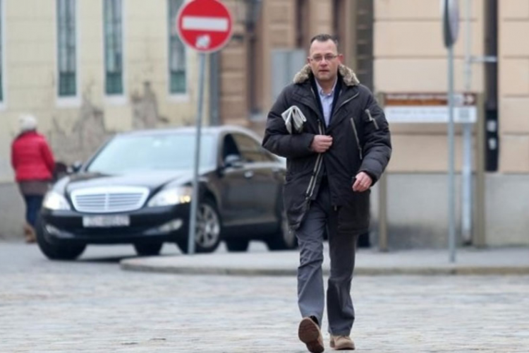 Hasanbegović se bori za ostanak u hrvatskoj vladi 
