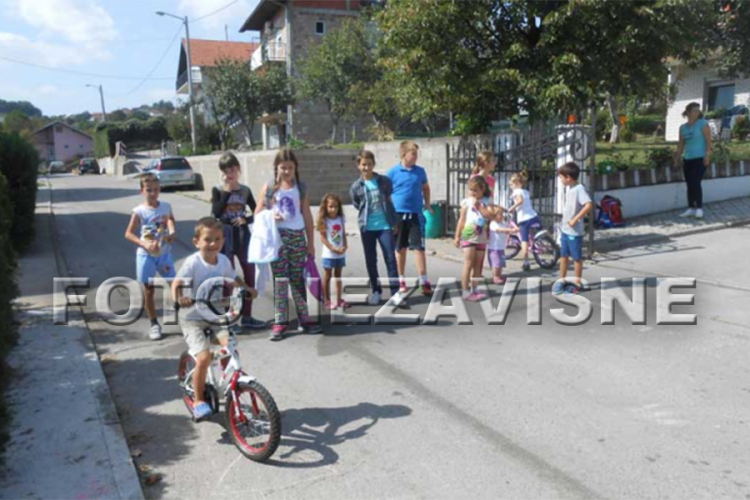 Banjalučka ulica radosti: U 12 kuća živi 40 mališana (FOTO)