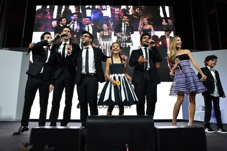 Novak i Jelena pjevaju "O sole mio" za mališane (VIDEO)