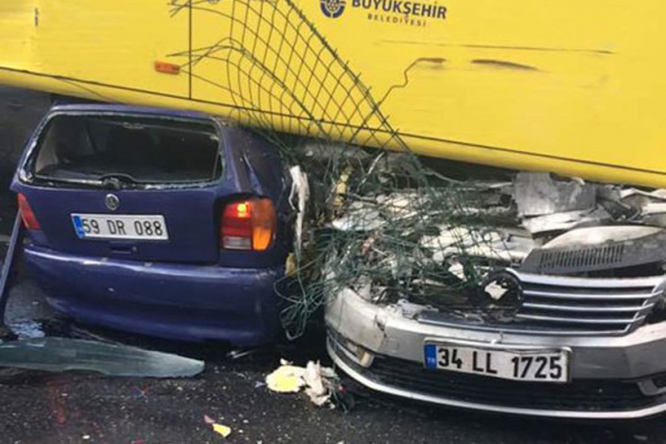 Turska: Putnik napao vozača kišobranom, 11 povrijeđenih