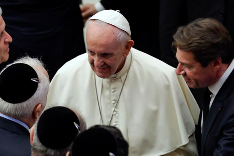 Papa primio članove porodica žrtava napada u Nici