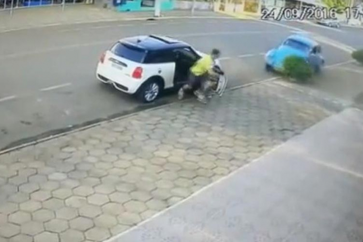 Ovo se zove sreća: Preživio nalet automobila u punoj brzini (VIDEO)