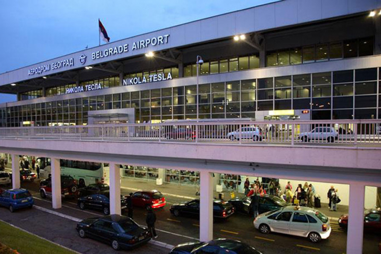 Beograd: Iz pritvora na aerodromu pobjeglo pet migranata