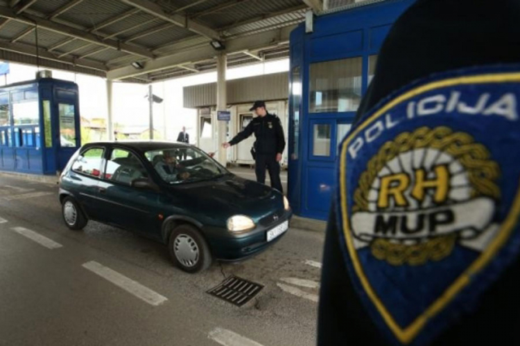 Projurio kroz granični prelaz Hrvatska Kostajnica