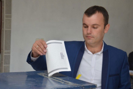 Grujičiću i njegovoj supruzi upućena prijeteća SMS poruka