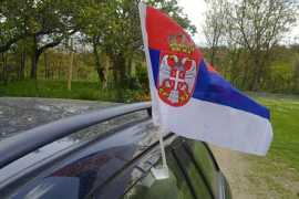Srebrenica: Srpske zastave na autu, policija reagovala
