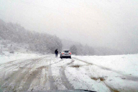 Snijeg izazvao kolaps na putu Foča - Sarajevo