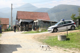 Ženu izrešetao u autu pa vukao tijelo po zemlji