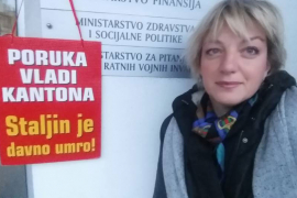 Aida Alagić protestuje ispred zgrade Vlade USK: "Vlast hoće da ...