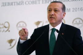 Erdogan nazvao Klintonovu "početnikom u politici"