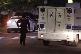 Ranjena dva policajca, ubijen napadač (VIDEO)