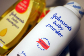 Johnson & Johnson mora platiti ženi 70 miliona dolara odštete