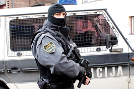 Policija oduzela polovnu robu i vatreno oružje