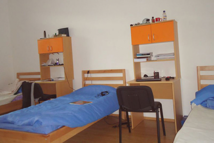 Spremanje ispita u hotelskoj sobi