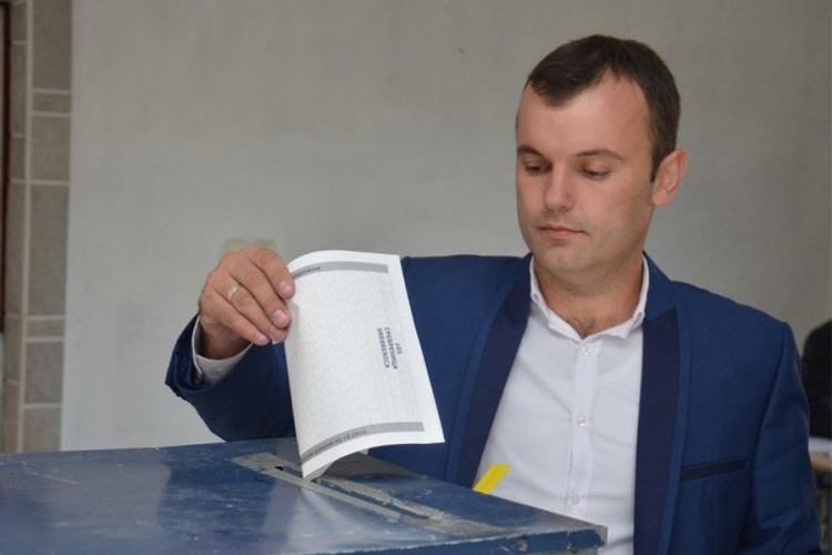 Grujičiću i njegovoj supruzi upućena prijeteća SMS poruka