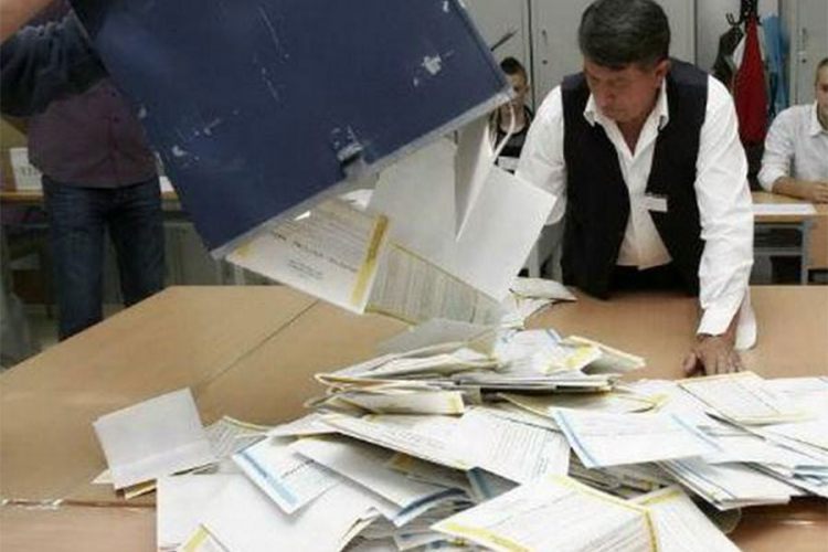 Specijalci čuvaju izborni materijal u Srebrenici?