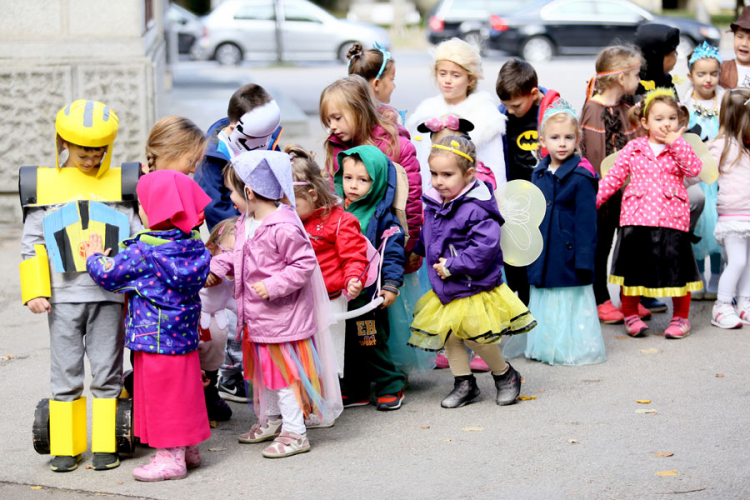 Princeze i superheroji prodefilovali gradom