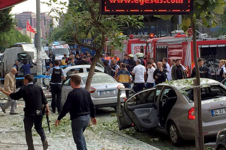  U eksploziji bombe u Istanbulu povrijeđeno deset osoba (FOTO, VIDEO)