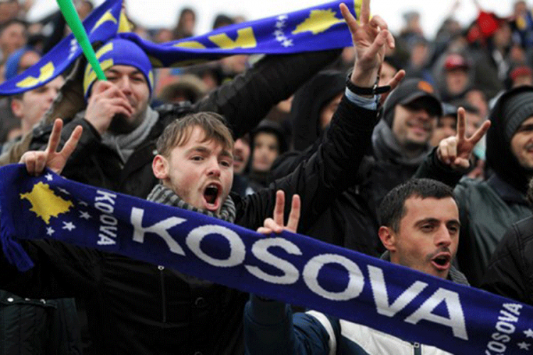Navijači Kosova i Hrvatske skandirali: "Ubij Srbina Srbe na vrbe" (VIDEO)