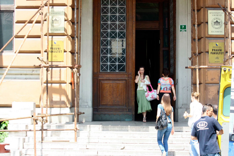 Studenti traže pauzu da bi išli na džumu 