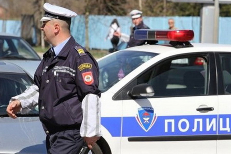 Prijedor: Lopovi sa torbama punim alkohola nabasali na policajca