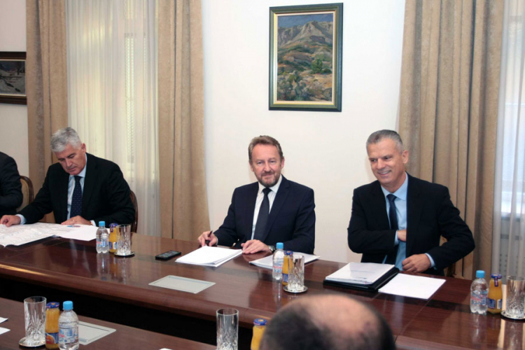 Bošnjaci vjerni SzP, Hrvati spremni sjesti za sto