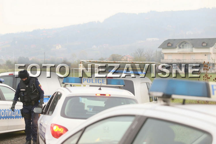 Završena deložacija u Banjaluci: Vlasnik FK Džaja nije želio napustiti kuću (FOTO)