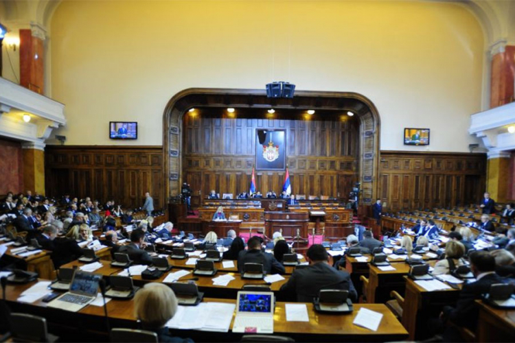 Skupštinska sjednica prekinuta zbog mirisa paljevine