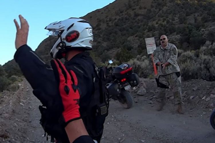 Motoristi pokušali ući u Oblast 51, spriječili ih vojnici (VIDEO)