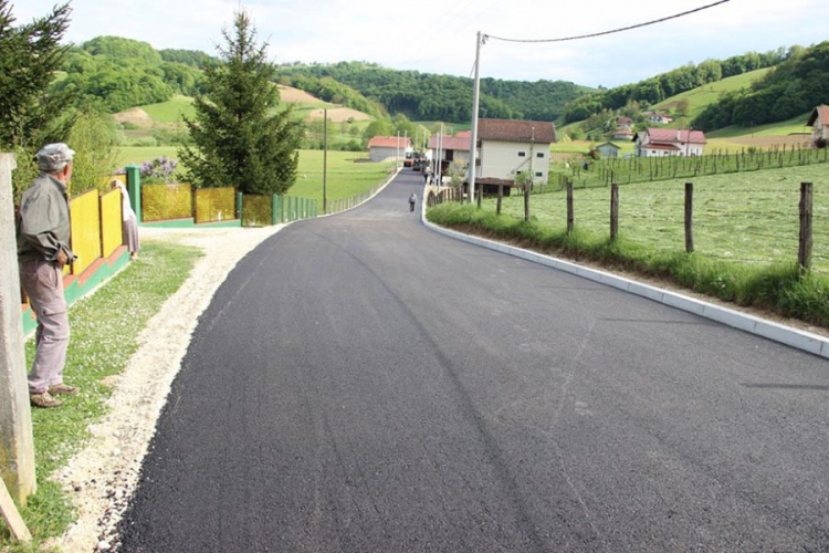 Asfaltirano nekoliko kraćih dionica