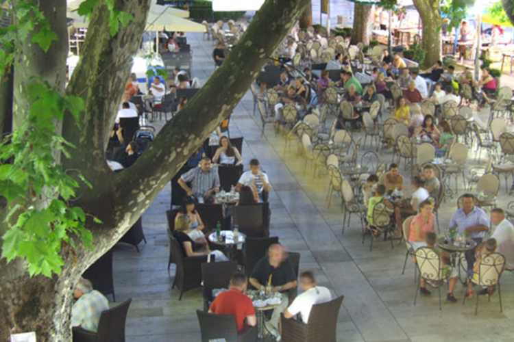 Prljave ulice tjeraju turiste


