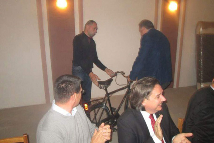 Dodiku vratili bicikl koji su mu ukrali u mladosti