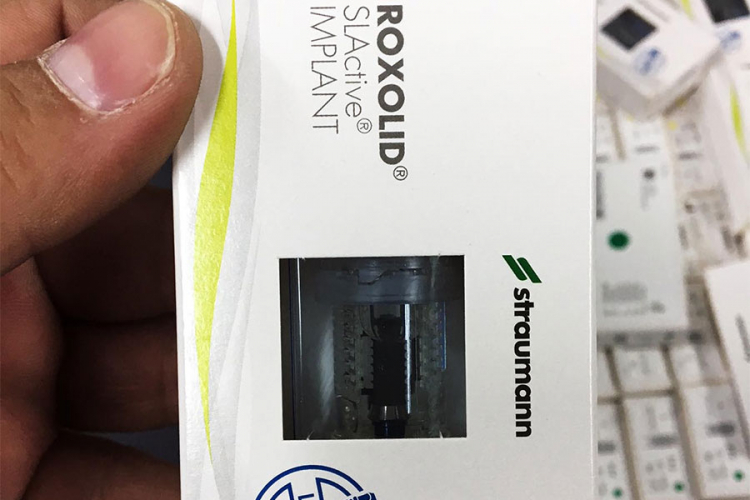 Turski državljanin švercovao dentalne implantate (FOTO)