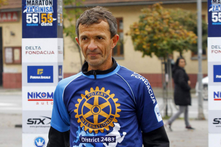 Slabovidi maratonac trči za Ginisa