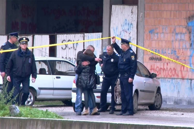 Supruga ga spriječila da se ubije skokom sa zgrade (VIDEO)