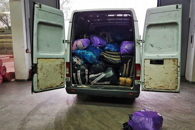 Carinici zaplijenili trenerke, džempere, duvan i aluminijske felge