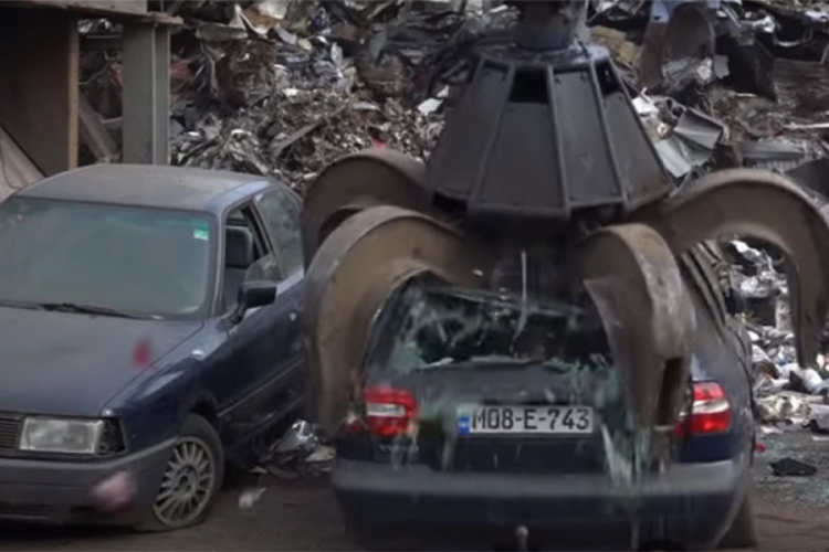 Drobilicom uništavaju automobile nesavjesnih vozača